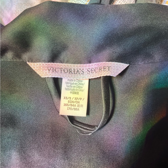 VS Robe - Picture 6 of 9